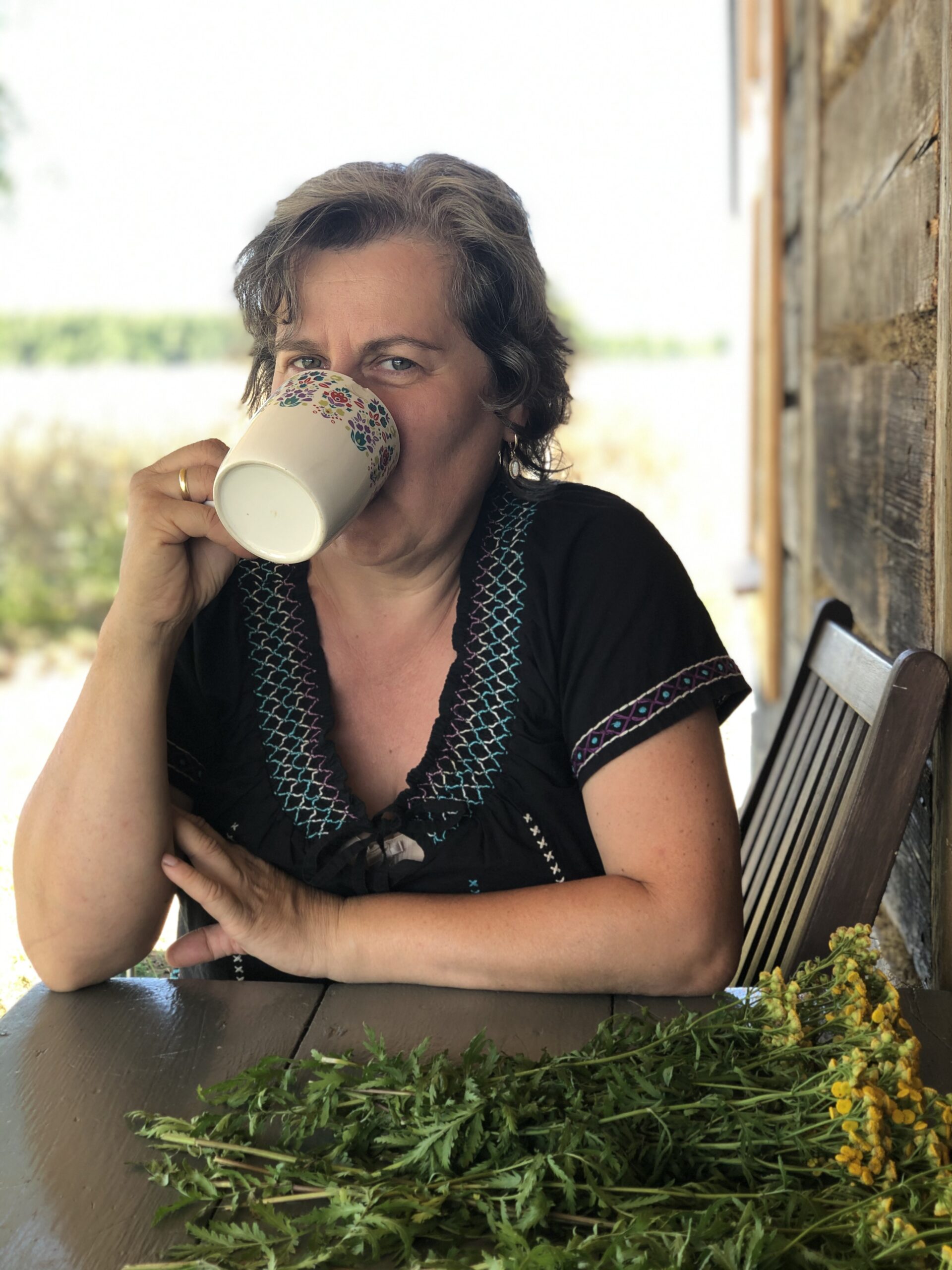 Małgosia-herbata-zdjęcie-kolory-portret-fotografia-kobieca-Warszawa-sesja-zdjęciowa