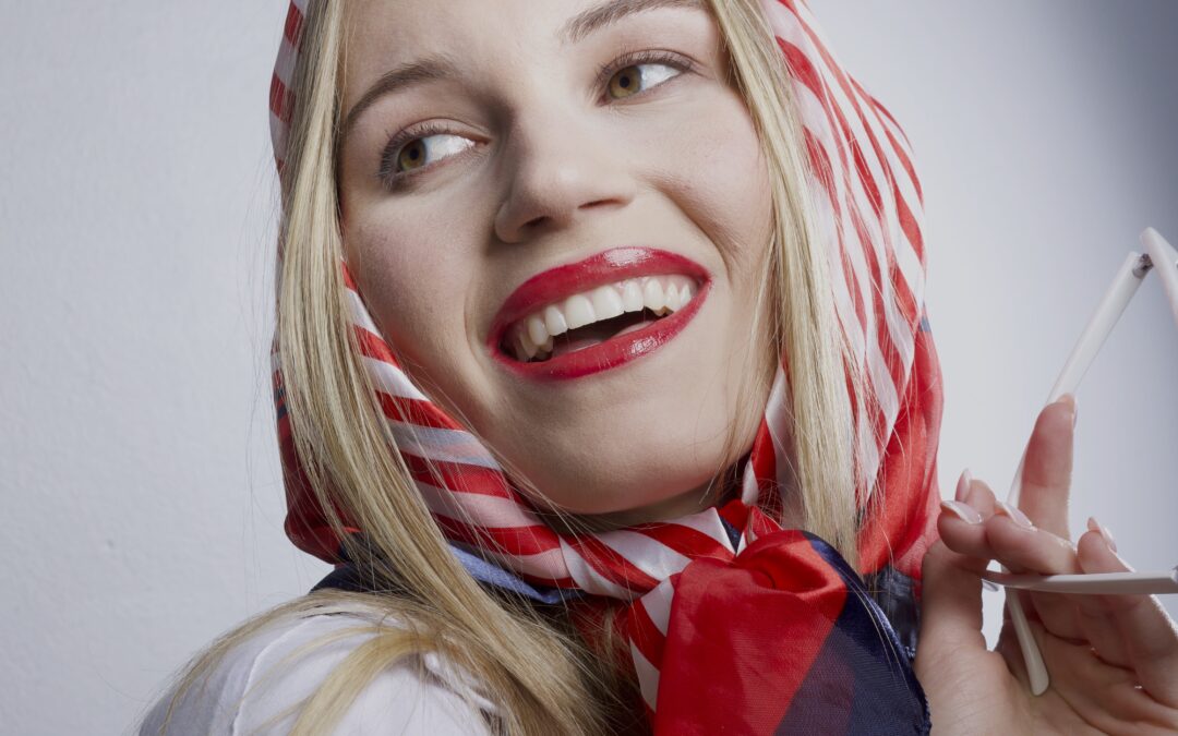 Sesja zdjęciowa: podróż w głąb siebie czy spektakularna metamorfoza, którą zmyjesz wraz z makijażem?