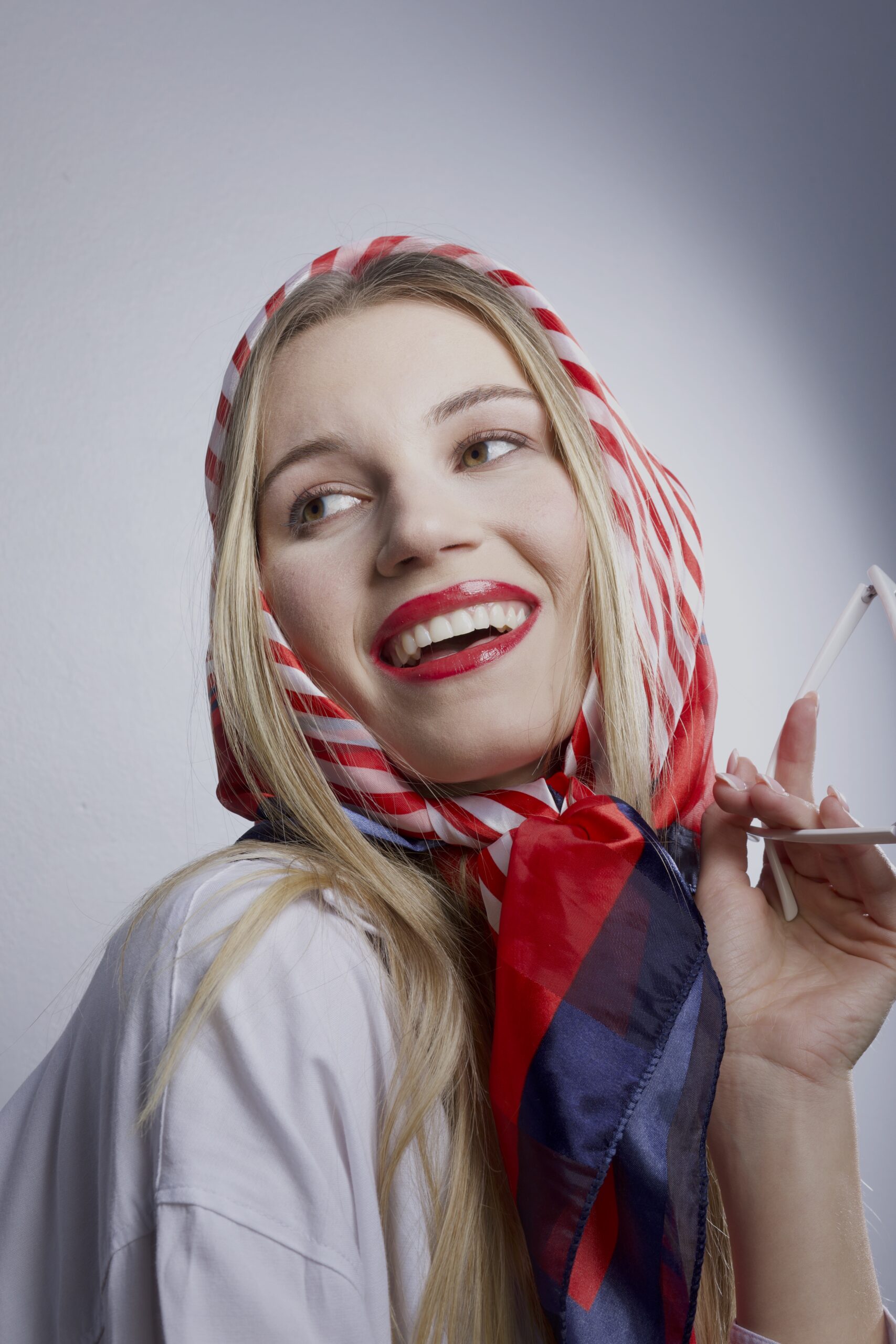 Ola-Lata-60-zdjęcie-kolory-portret-fotografia-kobieca-Warszawa-sesja-zdjęciowa